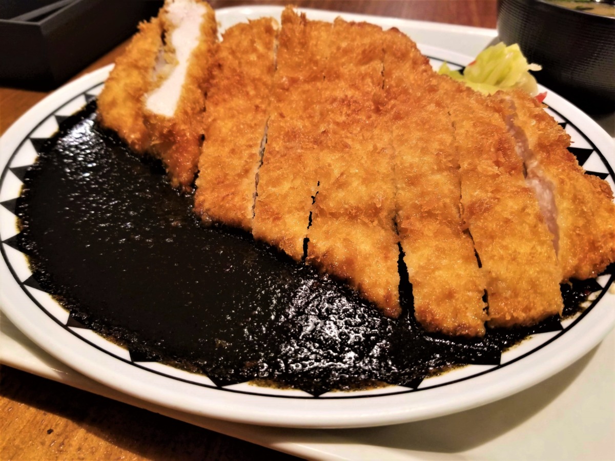 【 Daru食堂 】巨大チキンカツと黒いルーが新しいチキンカツ黒ルーカレーを実食